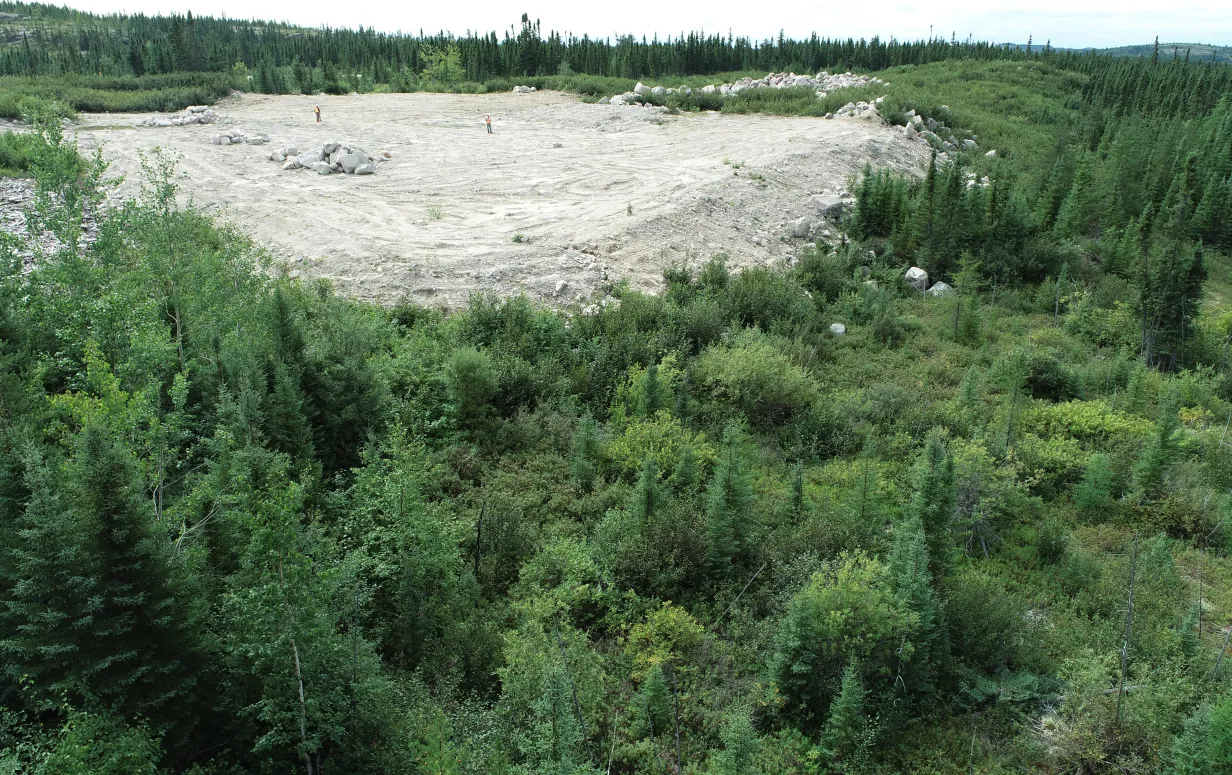 Pozo de arena antes de los trabajos de restauración. James Bay, Quebec.