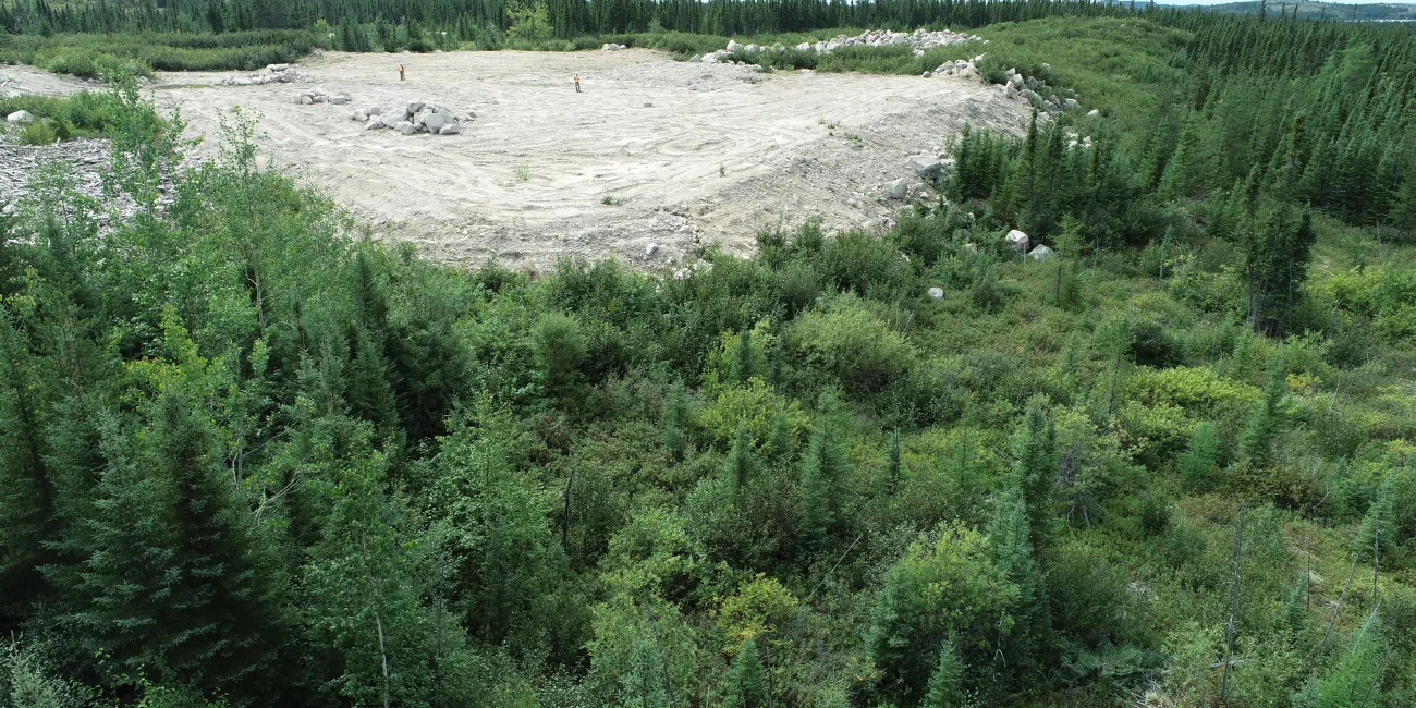 Sablière avant les travaux de restauration. Baie James, Québec.